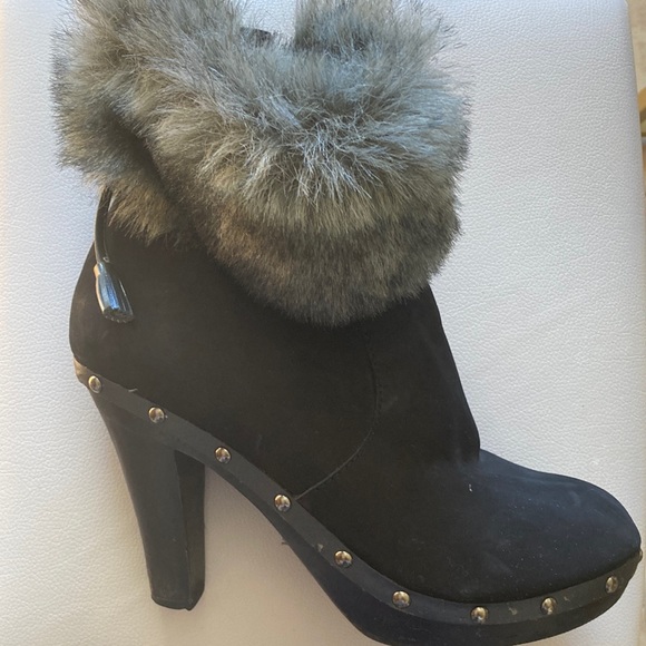 Colin Stuart black ankle boots w/ wooden heel tosses & studs.. See pictures. 🔥 - Picture 2 of 11